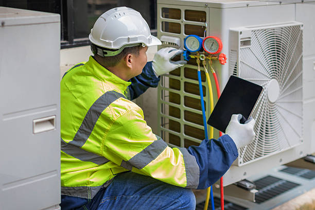 Professional Ac Installation technician working in Hustisford, WI